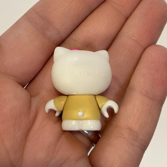 Sanrio Mega Bloks Hello Kitty Building Set Minifigures Lot of 2 Pajamas Purple - Picture 3 of 9